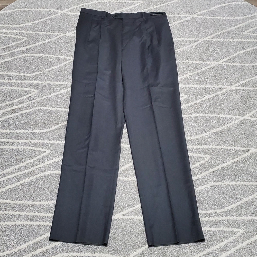 NWT Jos.A.Bank Signature Collection Traditional Fit Pleated Dress Pant